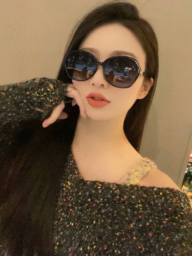 Chanel 香奈儿 2025新款潮流爆款 时尚方框太阳镜 佩戴舒适 网红潮款墨镜 女士高清加厚偏光太阳镜 高品质Tr镜框 型号Ch2752