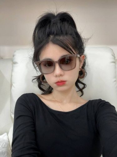 Tr偏光系列 Gucci 经典的方框设计 不挑脸型 无论搭配大衣还是连衣裙都非常显气质尼龙偏光镜片预防紫外线 型号 G6103