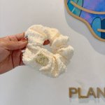 配包装 Chanel香奈儿 网红爆款发圈皮筋 精致佩戴舒适无压力，造型搭配必备！非常时尚百搭！名媛范儿。女神必备单品