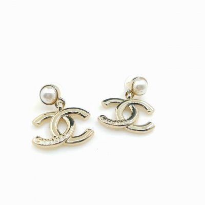 Chanel 最新款浅金Cc字母耳环 一致Zp黄铜材质