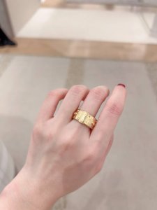 我们出品 Zp4290 量大咨询客Fu Dor Cd蜜蜂珍珠戒指 25年春夏最新系列全网首发 真心美出了天际一致Z批黄铜材质 颗颗施华洛世奇钻 这一季度太太太美