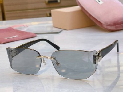 Miumi* 缪*缪新款太阳镜，Mod:Mu 112Av，Size:63-17-130