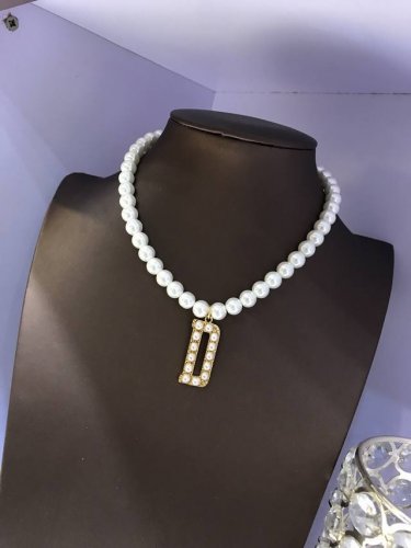迪奥新款 Dior项链，颈链本季度最火爆时尚单品！经典与流行。经典是不管时间如何变化，它也能成为时尚的代言词。专柜铜材