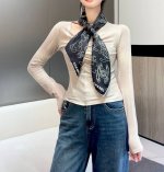24 Coco线条勾勒 size 90X90Cm 100%真丝斜纹绸 18Mm原单克重 精致手工卷边 简笔勾勒线条 包括品牌经典双C标志 星星 花朵 彩虹 心形
