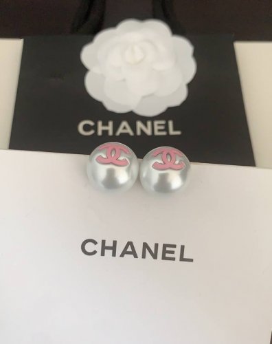 Chanel 最新款黑Cc半球耳钉 一致Zp黄铜材质