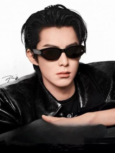 Gucci-偏光太阳镜 2025开春新款 潮流爆款 时尚方框偏光太阳镜 高品质 佩戴舒适 网红潮款墨镜 女士高清偏光太阳镜 高品质Tr镜框 型号：G0111