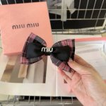 配包装盒 miumiu新款字母鸭嘴夹 简单优雅 实用百搭 非常好看 绝对值得入手