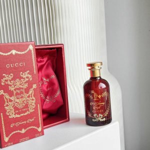 高品质/170 古驰炼金术花园红色绯夜幕浓香水100Ml a Gloaming Night香水進駐The Alchemist’S Garden系列。將薄暮變幻成
