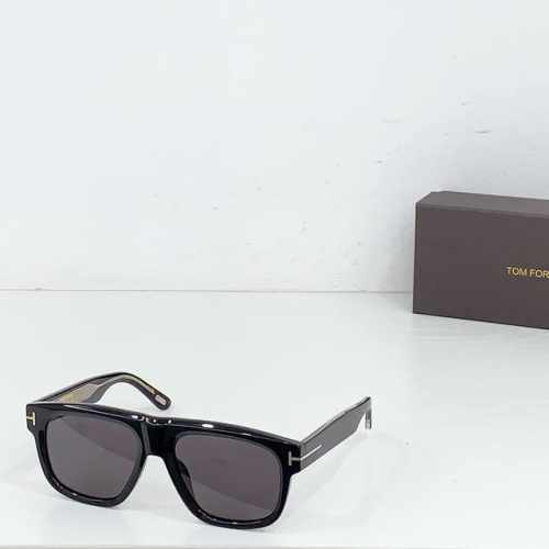 Ft1201 Tom For D横鼻梁框架 From The Icon Collection 独特的“T”字形标志装饰侧面 镜腿上饰有精致的设计师标志 凸显了太
