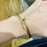 Cartier 卡地亚官网最新发布 高品质厚实火爆微镶钻钉子手镯进口精工保色18K白金高端定制顶级工艺 专柜Logo刻字清晰 360度无死角 全新设计 更显精致