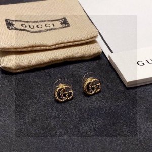 新款 古驰Gucci小耳钉简约百搭 低调奢华的小双C 经典耐看 精选原版一致黄铜材质搭配纯银针 小耳钉怎么搭配都可以 .