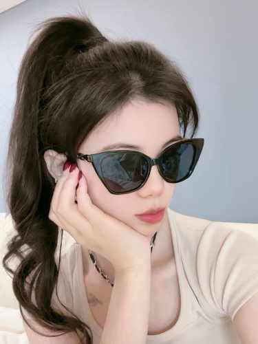 新品Chanel 香奈儿太阳镜以独特魅力和前卫风格诠释春夏最新眼镜，质感超好佩带舒适 型号：Ch45801
