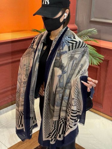 会发光发亮的围巾 爱马仕 专柜同步 买了都说好看羊绒印花推荐顶级工艺超值爱马仕专柜爆款羊绒方巾立体呈现图案纹路实物档次极高特殊工艺高端研发惊艳问世特殊尖端工艺处