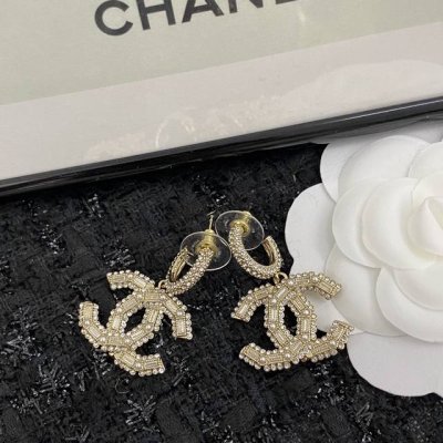 香奈儿耳钉热销款爆上新一致Zp,专柜正品 Chanel22 绝美满钻双C耳圈耳环 小珍珠和施华洛世奇方钻拼接，实物超级闪超美！ 特别精致还巨显气质
