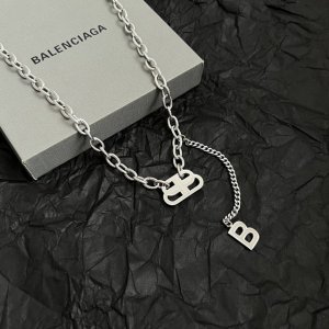 【P70】巴黎世家 Balenciaga 项链 简单大方 大牌金质感饱满 ，搭配衣服超好看 ！