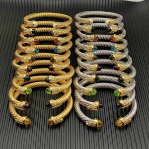 David Yurman 7Mm金头银色5排钻手镯。紫钻、红钻、蓝钻、黑钻、黄钻、深绿钻、浅绿钻、香槟钻、褐色钻珍珠十个款式。建议适合佩戴的手围15-20Cm