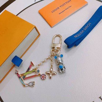 新品发布Lv钥匙扣 Lv包包扣 最新款包包挂饰档次更高明星同款Anger Forest系列经典款联名设计理念钥匙扣系列 细节对版做旧处理 非市面亮面版型 这款一