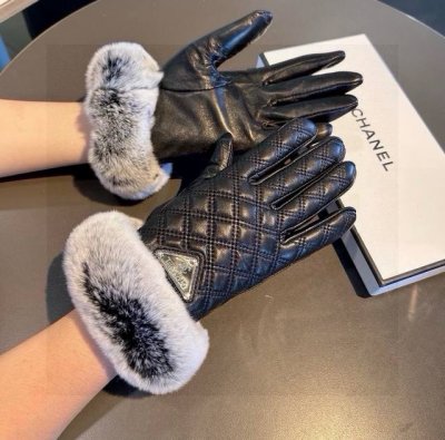 P140 Chanel 香奈儿秋冬懒兔毛羊皮手套值得对比同款不同品质，秒杀市场差产品，进口一级羊皮懒兔毛内里加绒 经典不过时款.喜欢可以入手了，这种品质的今年用