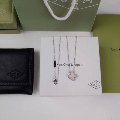 美毙了梵克雅宝 四叶草 白金天然白贝母中号套装 项链 耳钉 五花手链053120 中号坠子直径1.5Cm 镀金材质 专柜菱形扣版 天然石白贝母金货切工 无隙镶嵌