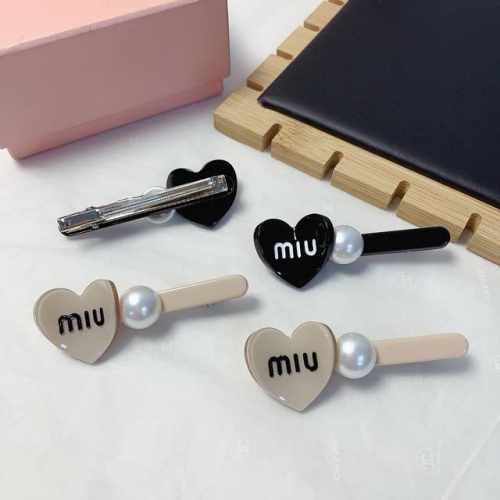 Miumiu缪缪 Miumiu发夹 爱心珍珠Logo压夹边夹刘海夹日常精致小单品 气质百搭小仙女必入单品 宝藏款 闭眼入推荐款 一对