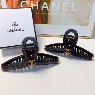 chanel小香 Chanel发夹 牛皮复古Logo抓夹 气质百搭 日常精致小单品 小仙女必入单品 宝藏款 闭眼入推荐款 单个配发箍盒