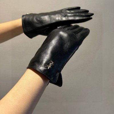 2025新款独家首发圣罗兰Yls触屏女款手套 原单品质 官网同步女士新款高档羊皮手套女神首选 不可错过百分百选用进口羊皮 皮质细腻柔软 认准进口羊皮特有手感羊绒