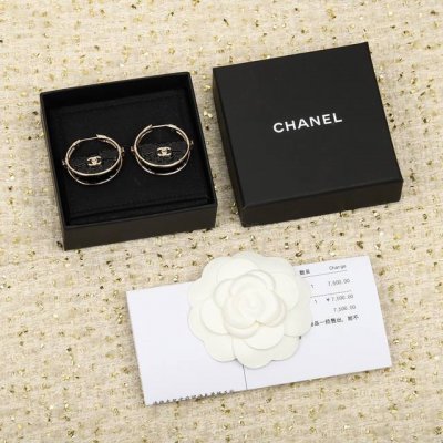 208055 我们出品 Zp9750，量大咨询客Fu！ 最最新款包包耳钉 每一个季度都必出的设计单品，属于经典万年常青款，全部都是拿着Zp订制的，订制树脂，形状