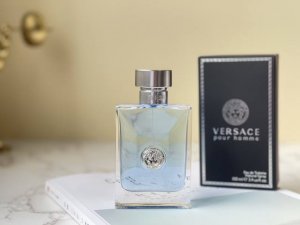 专柜品质 名不虚传范思哲 人间“斩女香” Ml 范思哲“斩女香”,让人忍不住投怀送抱的香 直觉得闻香识人是不会错的 有品的人身上总带着令人满意的香气 今天Get