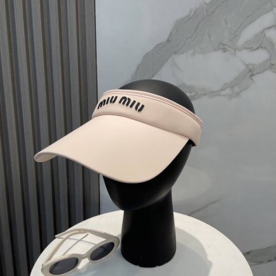 miumiu缪缪 夏日冰丝空顶帽 空顶防晒帽不耽误扎马尾~ 冰丝面料实用又好看！ 大帽檐的设计能有效的阻隔紫外线 多色可选