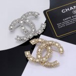 chanel 小香 火爆单品 胸针 最经典款 没有之一 气质 上身超美腻 怎么看怎么美 原版一致材质 纯银针 一致不够卖的款 人见人爱