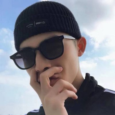 Tr偏光系列 Gucci 经典的方框设计 不挑脸型 无论搭配大衣还是连衣裙都非常显气质尼龙偏光镜片预防紫外线 型号 G7104