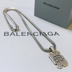 原单货新品 巴黎世家项链 Balenciaga 新款项链专柜一致 细节做工精细 每个细节流程到位 设计工艺精细 火爆款出货 设计独特 复古风格 巴黎世家项链