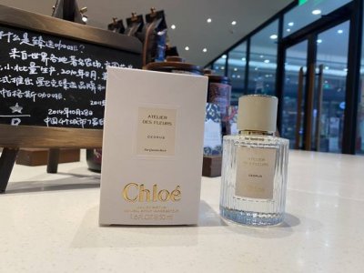 专柜品质 史上颜值最高的Chlo 克洛伊仙境花园高定系列沙龙香 出自大牌却又是属于小众的香氛气味 文艺气息的瓶身太好看了 玲珑剔透不说 瓶盖也十分精致 主打 一