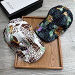 ￥ P80。G家。印花款 超A品质 最新款！时尚潮流，高端做工！每一个帽子都是用心之作！牛津材质！头层牛皮！配盒子、防尘袋、卡片！非一般的品质，细节也很重要。真