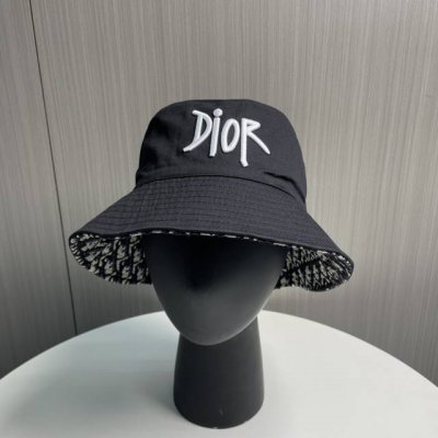 迪奥Dior 官网最新双面刺绣迪奥Logo渔夫帽 防晒指数超高 特别显脸小 有型不软塌 可随意折叠 携带方便