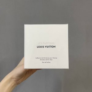 一比一 140 Lv五龙珠香水小样10Ml五件套！内含：10Ml×5。味道：浩瀚，新域，雷暴，逍遥，偶然。