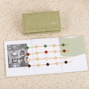 绿色 其他色 我们出品 五花带钻手链，可订做18K真金真钻版，只做对版真金货，价询客Fu 精工纯银厚金电镀，终于给我做出来了，市面上万万千版本，，再看了Z批之后