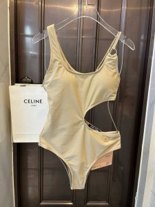 特 p 缪缪Miumiu 新款比基尼适合多种场景的游泳衣 海边 游泳池 温泉 水上乐园 漂流都可以内搭外穿也完全可以 面料 透气舒适 速干弹性的游泳衣更加帖肤易