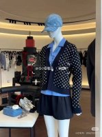 跑量 小香～25p牛仔帽绝美上线～秒变时尚Icon 经典牛仔蓝搭配小香标志性Logo，低调又高级 戴上瞬间提升气质，无论是搭配休闲风还是优雅风都能轻松驾驭，简直