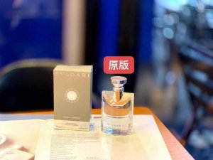 专柜品质 宝格丽大吉岭茶香水 1宝格丽 大吉岭茶 极致版 淡香水100Ml. 深沉而生气勃勃的 大吉岭浓情版男香 以大吉岭茶 睡莲前香 引导出 大吉岭 浓情版