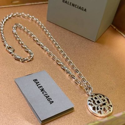 原单货新品 巴黎世家项链 Balenciaga 新款项链专柜一致 细节做工精细 每个细节流程到位 设计工艺精细 火爆款出货 设计独特 复古风格 巴黎世家项链