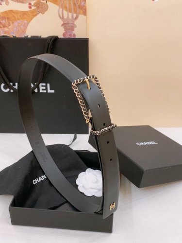 chanel 扭麻花针扣 新设计翻皮针扣搭配进口胎牛皮腰带. 手感柔软 质感十足 尾巴Cc金属点缀 宽度3.0Cm