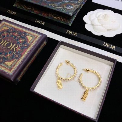 迪家耳环 火爆热销款上新同步专柜独家高端品质实拍图做工细腻完美无瑕疵代购级别重工电镀手工镶钻拿在手上超级有质感简单大方时尚百搭绝不输气质