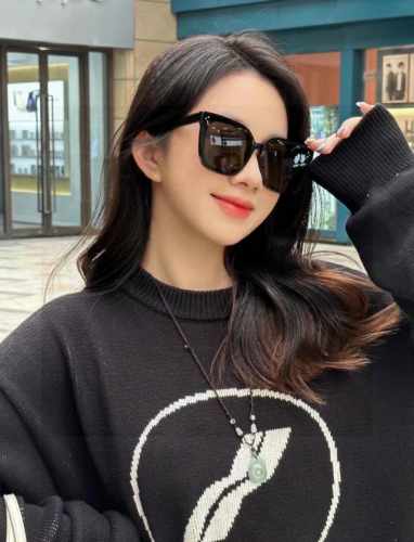 Gucci2025开春新款一体镜 大框太阳镜男女同款 爆款大框尼龙太阳镜 超逼格超酷 镜腿品牌设计感强 Nice~~~ 型号G7803
