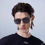 gucci 男款炫彩飞行员偏光太阳镜 材质：高清尼龙加厚卡槽高清偏光镜片 无边框镜架颜型号：G6810