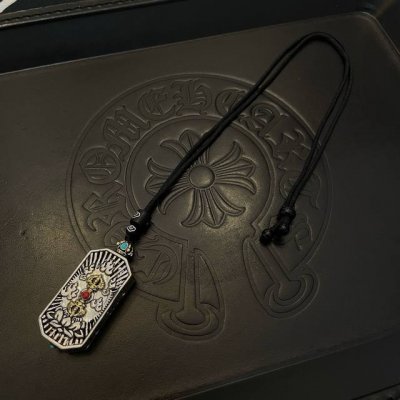 新款 专柜品质 Chrome Hearts克罗心项链 可调节长度 凹凸造型不同的花纹设计风格 呈现出与众不同 十字架 童军花是克罗心的志 所以更经久不衰 正品打