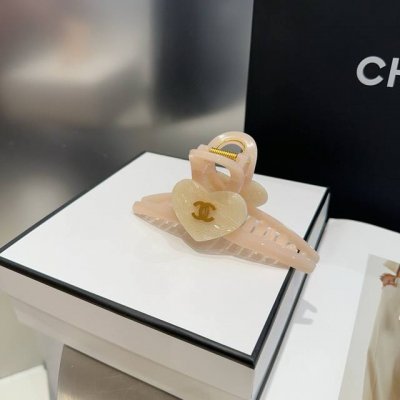 配包装盒 chanel 香奈儿 最新款小香爆款爱心桃抓夹 超级好看 名媛范儿十足 小仙女必备
