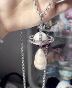Vivienne Westwood西太后项链土星项链！英国时装设计师，时装的朋克之母！时尚潮流风格，品质强大，超美的设计！简约大气刺绣Logo精致这个款不用担心