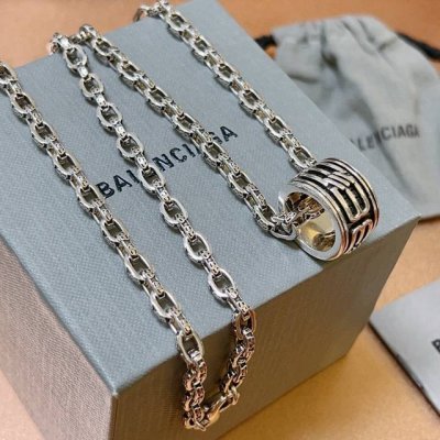 原单货新品 巴黎世家项链 Balenciaga 新款项链专柜一致 细节做工精细 每个细节流程到位 设计工艺精细 火爆款出货 设计独特 复古风格 巴黎世家项链