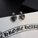 新款 专柜品质 Chrome Hearts 克罗心皇冠爱心耳钉 进口电镀工艺 精工 正品开模潮流时尚必备 男女均可佩戴 情侣款同款 摇滚朋克泰银风格 复古元素